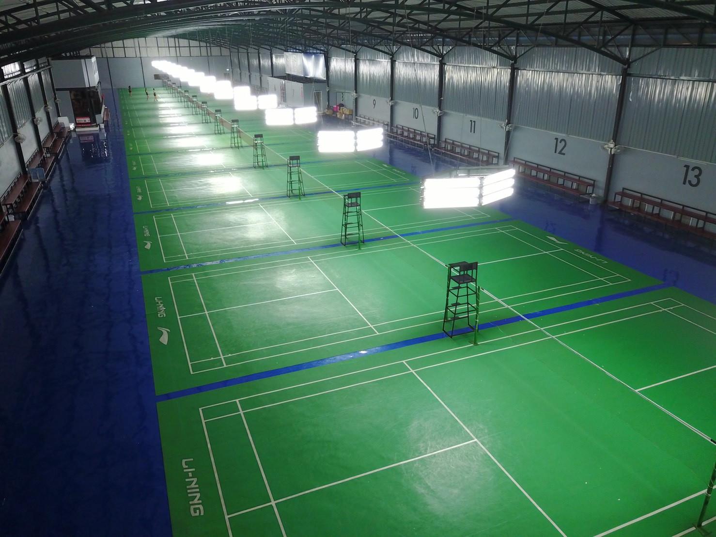 สนามแบดมินตัน 15คอร์ต ลาดปลาเค้า